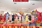 佛山保利mall
国潮来袭·狮王阿醒国潮IP展

       佛山保利MALL定位“科普艺术生活MALL”，始终坚持“体验”与“创新”，聚焦内容营销，提升场景体验，不断制造新的话题与亮点，让消费者真正体验“在艺术享受中消费，在休闲娱乐中购物”。佛山作为醒狮文化的发源地，佛山保利MALL联合本地IP【狮王阿醒】，以醒狮文化为题材，将岭南建筑、佛山醒狮、佛山花灯、佛山藤编、广东点心等各种粤式文化元素，与赛博朋克、霓虹灯、镭射风、嘻哈风、集装箱、涂鸦等现代潮流艺术融合一起，既传承又创新，并集齐刘、关、张三色狮