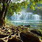 欧洲的后花园——十六湖国家公园（Plitvice Lakes National Park），位于克罗地亚中部的喀斯特山区，是克罗地亚最大的国家公园。联合国教科文组织于1979年将其列为世界遗产。
无论是景色还是地质成因，十六湖地区都和我国的九寨沟极为相似，因此在中国，它通常都被称为“欧洲九寨沟”。