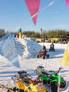 很丧的可怜虫采集到雪地游乐设备