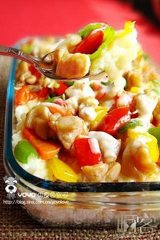 谁给我做。。。[薯泥彩椒鸡腿焗饭]1、准...