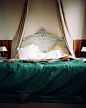 bedroom with emerald sheet | la casa