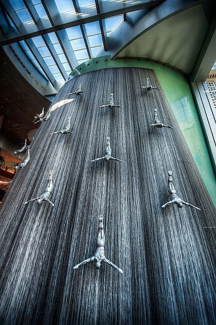 Dubai Mall fountain:...