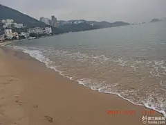 看到2个老外下海游泳，真厉害啊。导游告诉我们说在这里游泳是年费的，冲水什么的也都...