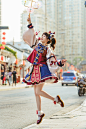 谢安然 可爱女孩 可爱 少女 女孩 童真 动漫少女 中华风 
小福神也要偶尔溜进人间，
                    试过百般嬉笑欢乐，
                    尝过凡世纷幻甜味，
                  才能将风车宝器吹转，
                    让这福气漾满世间。

       ◈｡ ·  。❖  。· ｡◈｡ ·。❖  。· ｡◈

出镜：O谢安然
摄影/后期：@潭酥
妆造：@一朵胡萝卜丶vhv

谁不喜欢可可爱爱的中华风呢～！接下来几天小谢