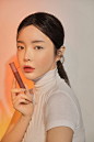 3CE BLUR WATER TINT #SEPIA : 짙은 브릭 레드 컬러가 입술 본연의 혈색과 어우러져 여느때보다 자연스러우면서도 대담한 무드의 포인트 립을 완성해 줄 거예요!