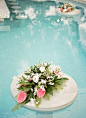 夏日清凉选择 泳池婚礼装饰灵感
