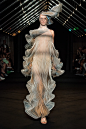 Iris van Herpen Fall 2018 Couture Fashion Show : The complete Iris van Herpen Fall 2018 Couture fashion show now on Vogue Runway.