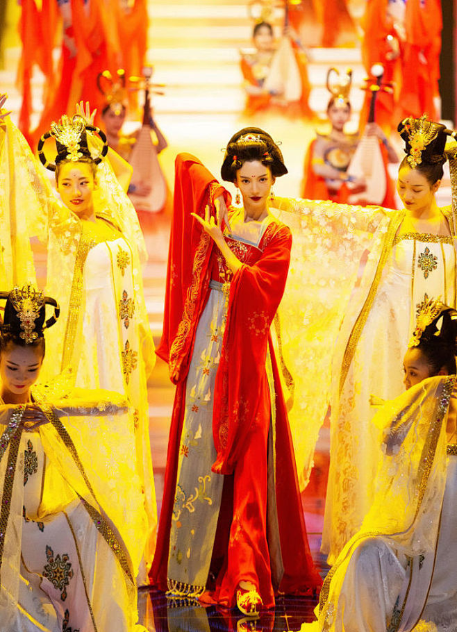 金晨盛唐霓裳羽衣舞弘扬国风 绝美红装化身古韵美人