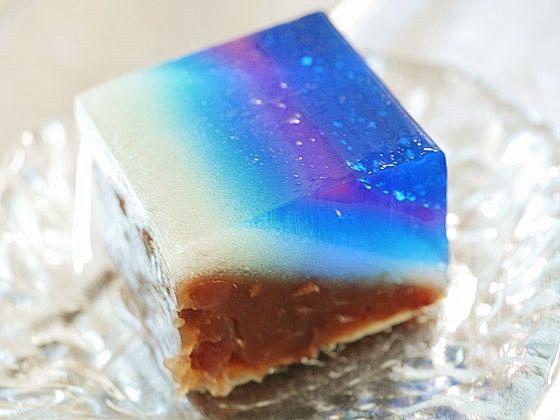 青い星空のように美麗な和菓子「天の川」を...