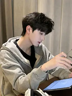 “等你回家，今天别忘了给我打视频”#眼镜杀 #可狼可奶 #电子男友 #少年感@傍晚冰川，采集@屿堍