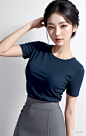 白色T恤与超短裙的美女魅力