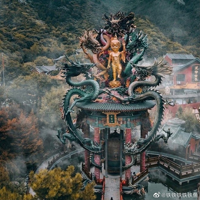 那天我开眼了。一直不知道北京西边的群山中有一座白瀑寺。后来我看到一个推荐，说门头沟山里有一座“妖”寺。规模宏大，据说妖气冲天。周末的时候趁还没 ...