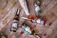 [好酒不見] [No Wine No See] Wine Labels : 一杯好酒，像是一把鑰匙，打開了禁忌話題，寧靜的角落，品著酒，開啟了與自己的談話，微醺的聊天，飲著酒，談事、談你、談我、也談心，喧鬧的聚會，狂著酒，話題已到了外太空，好久不見，來好酒不見，飲上一杯好酒。
