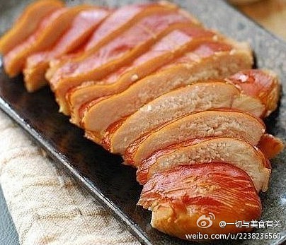 【蒜香熏鸡脯】1.鸡脯用酒抓一下，腌20...