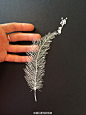 “婚礼之外的灵感”这是美国纸质艺术家Maude White的剪纸作品，刻刀下的动物，树叶都细致入微，惊人的细节让我们叹为观止。更多图片请点：|令人惊叹的剪纸艺术 by 婚礼素材收集者