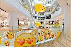 商场焕新启幕：「emoji park」IP主题展- 南京金茂览秀城 - 商业地产-快闪美陈-图集-益闻网