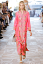 Tory Burch Spring 2017 Ready-to-Wear Fashion Show - Vogue : See the complete Tory Burch Spring 2017 Ready-to-Wear collection.