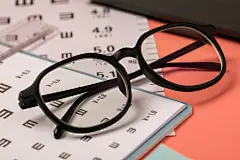 黑框眼镜护眼爱眼日近视眼摄影图