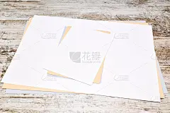 空的彩色请柬纸板