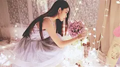 美艳少女床上性感写真桌面壁纸