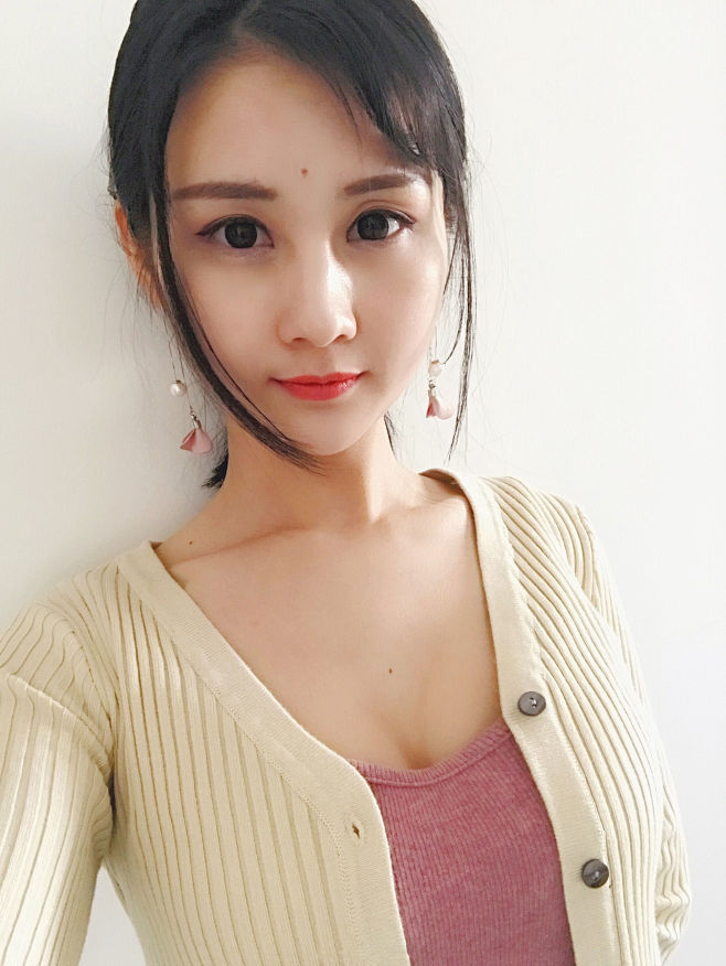 有一种衣服，风一吹，胸就大了！