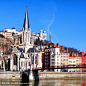 里昂城市景观从Saone河与人行桥
Lyon cityscape from Saone river with footbridge