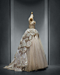 两条1949年的Christian Dior晚礼服，分别名为Junon和Venus。
太美 ​​​​