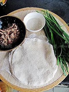 如何做韭菜肉春卷的做法（立春“炸春”喜迎）