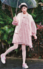 美美的少女系棒球开衫，欧根纱太空棉拼接，可爱的手绘图案，非常的独特时尚，内搭手绘小鸟图案娃娃款连衣裙，很森女风哦