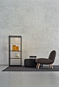 Modern living room showcase - 45°/vetrina - Molteni&C : Vetrina - Modern living room showcase design as a trasparent solid to display and contain precious objects or books. The opening is totally invisible