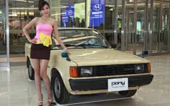 碧玉长腿美女钟情古董汽车壁纸桌面壁纸1