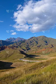 中国青海卓尔山祁连山风景区美丽的自然景观。