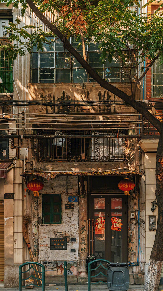 拍了一组广州的老建筑