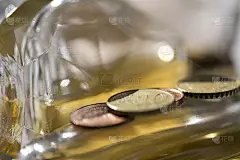 金钱和美容产品