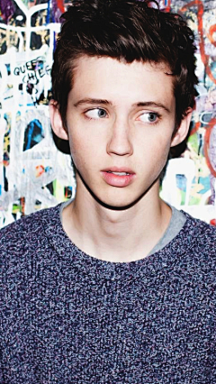 ogPPmcuQ采集到TROYE   SIVAN