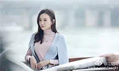 又是一年八月四，第八年了，亲爱的姑娘。

这一年，青岛的海边，栀樱暖爱。
这一年，爱来的刚好，清苓心香。
这一年，大陆之朝东，许你同行。
这一年，沉睡的觉醒，风云夏丹。
这一年，行者与深渊，乌博魅艳。...展开全文c