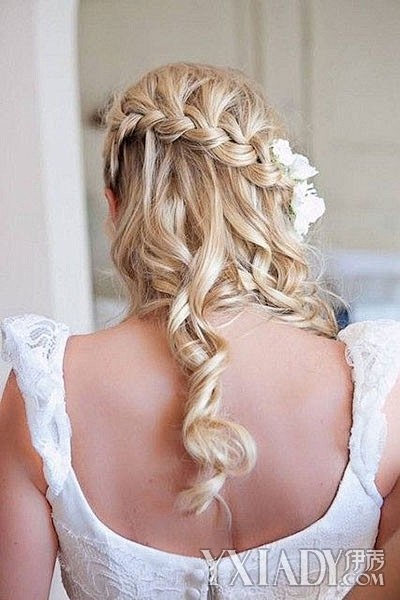 浪漫柔美 25款花朵点缀的婚礼发型(5)...