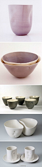 创意陶瓷：设计师Marie Torbensdatter Hermann 将她制作的陶瓷作品都按上自己的指印，让指印来代替原来平滑的陶瓷表面，增加了作品的手感，又与制作的艺术家完美的联合了起来。来自创意陶瓷社区 http://t.cn/zl9HKen （看陶瓷艺术与设计就选创意陶瓷 ）