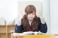 读书的美女