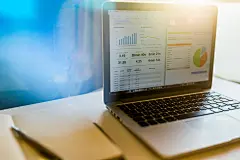 笔记本电脑办公室笔工作键盘窗口企业家庭博客财务自由职业者图表销售