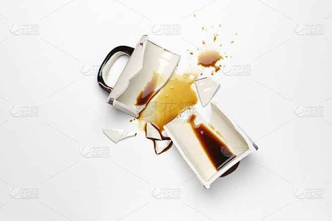 破碎的陶瓷杯