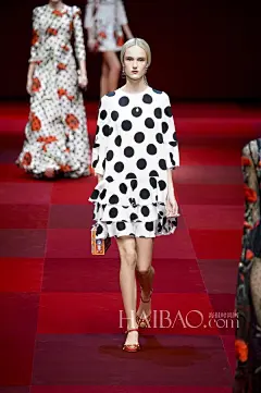 热情奔放西班牙风情入侵西西里！杜嘉班纳(Dolce&Gabbana;)2015春夏女装秀，海报带你亲临2015春夏米兰时装周_第18页_Dolce&Gabbana;