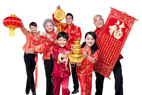 中国文化家庭全家福室内影棚拍摄gic5473985全家人恭贺新年创意图片