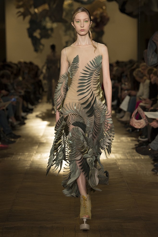 Iris van Herpen Spri...