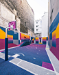 由Pigalle 工作室和nike合作的一个室外篮球场的设计，设计师大胆的用色以及线条的设计，非常炫酷的篮球场#求是爱设计# ​​​​