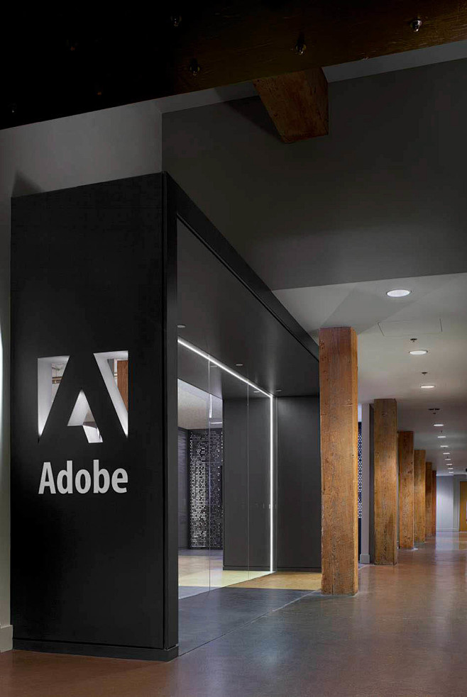 Adobe LOFT风格办公室装修设计效...