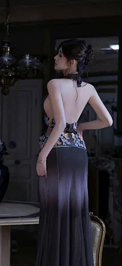 美女壁纸～一袭灰色长裙，腰间点缀...@霁枫壁纸的动态