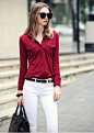 女式红色欧美风V领口袋衬衫搭配白色铅笔裤图片_穿衣搭配图片_穿衣搭配网