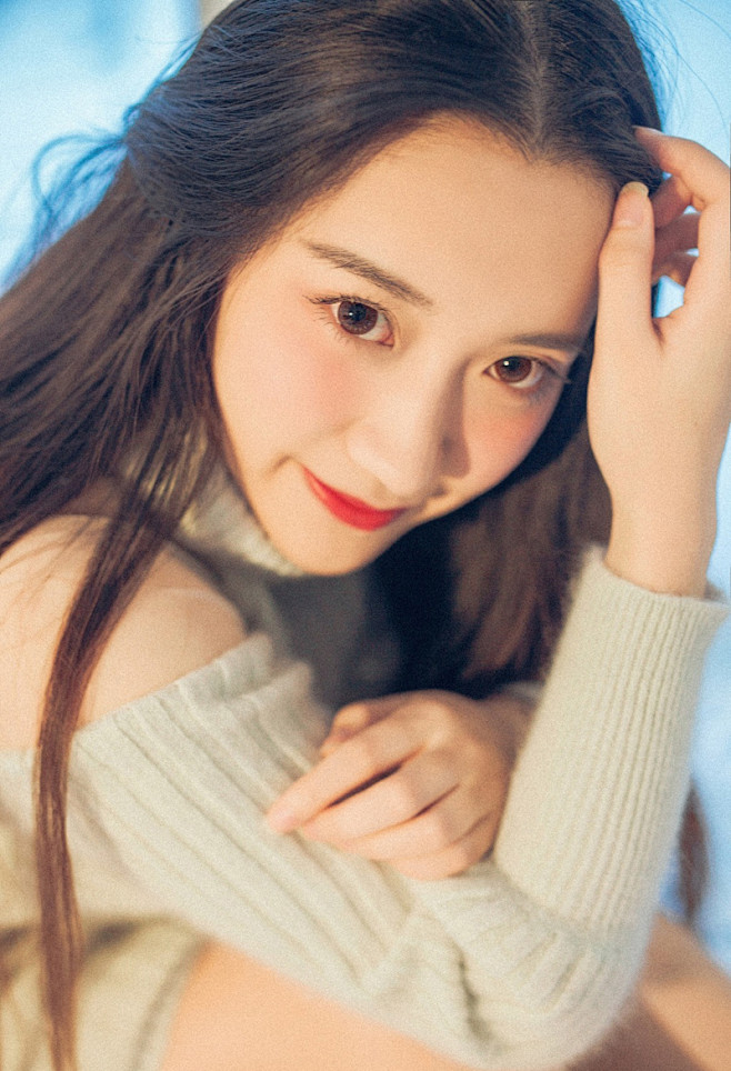 中分高颜值女神魅力写真气质逼人