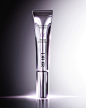 Photo by Dior Beauty Official on November 08, 2024. 可能是包含下列内容的图片：一人或多人、化妆、口红、化妆品和文字.